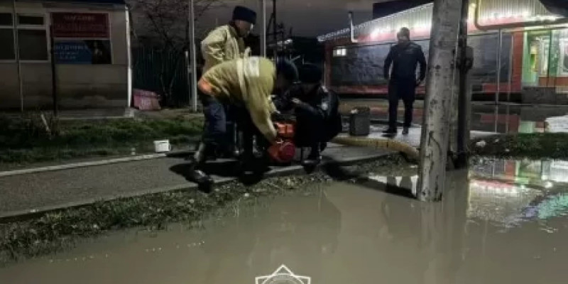Алматы қаласында жер үйлерді су басып жатыр