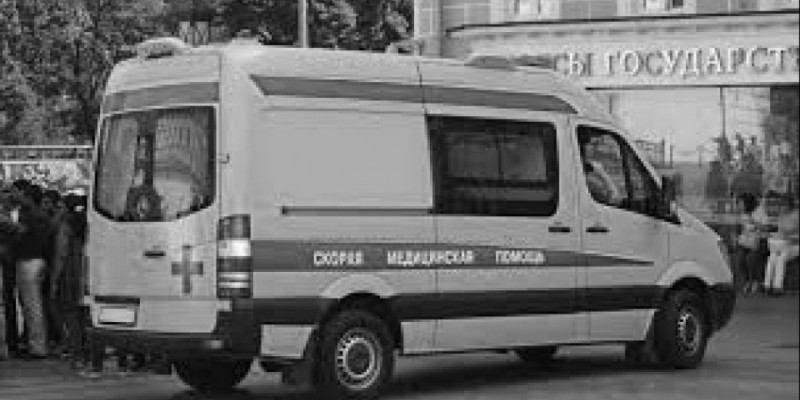 Мектеп шатырында қар күреп жүріп құлаған ер адам көз жұмды