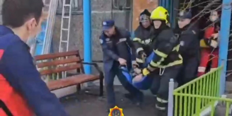 Елордалық өрт сөндірушілер екі адамды құтқарды