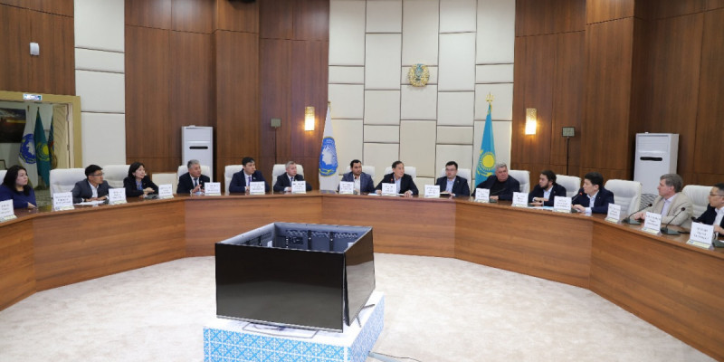 «Жүректен жүрекке»: ҚХА-ның республикалық және өңірлік штабтарының бірлескен отырысы өтті