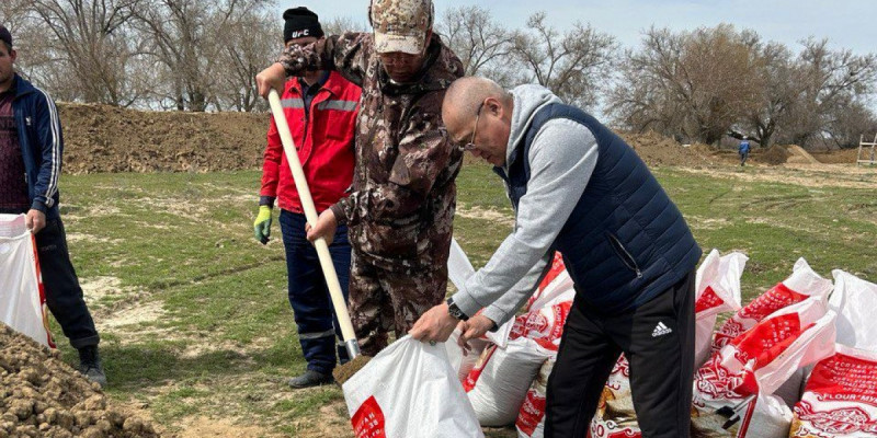 Ерлан Қошанов: Депутаттар тасқын судың беті қайтқанша өңірлерде болады