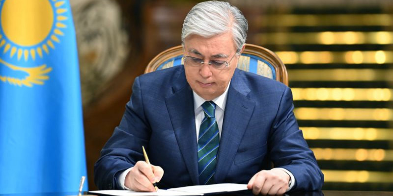 Президент әйелдердің құқығы мен балалардың қауіпсіздігін қамтамасыз етуге бағытталған заңдарға қол қойды