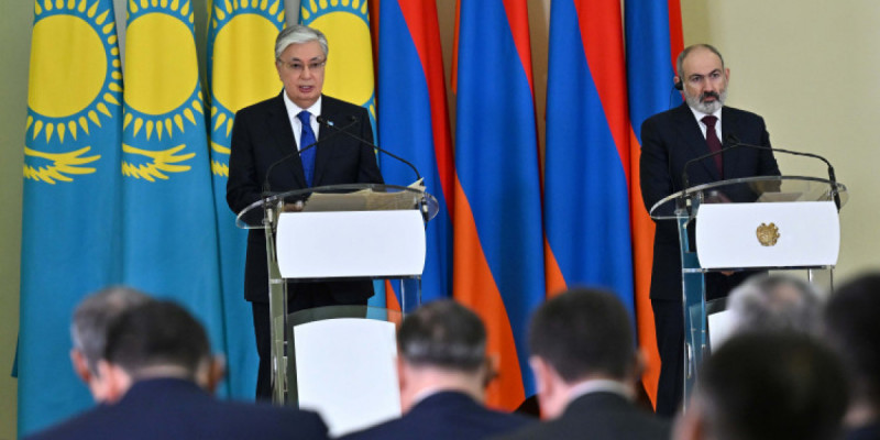 Тоқаев пен Армения Премьер-министрі БАҚ өкілдері үшін брифинг өткізді