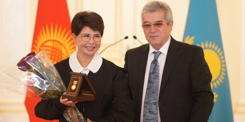 Роза Рымбаева Қырғыз елінің мемлекеттік наградасымен марапатталды