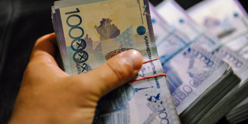 Степногорск қаласында банк директоры мен кассир 255 миллион теңге жымқырған
