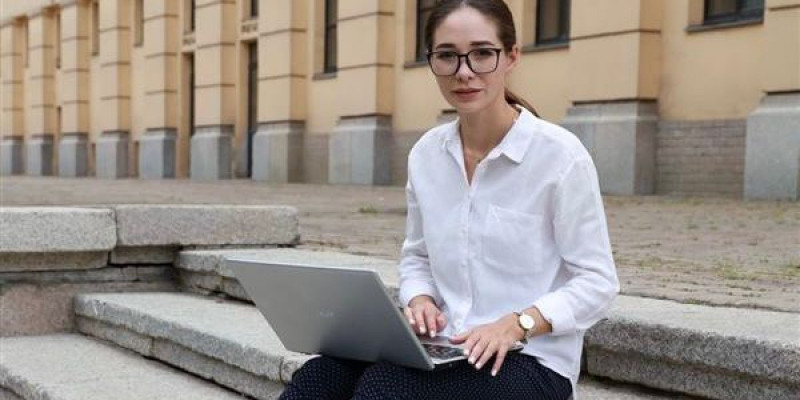 Екі жыл бойы жинаған шәкіртақысына қазақ тілі орталығын ашқан Оксана