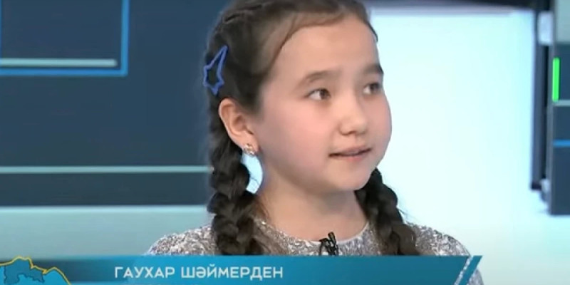 Телефон алуға жинаған ақшасын Құлсарыға жіберген 11 жастағы қызға сыйлық берілді