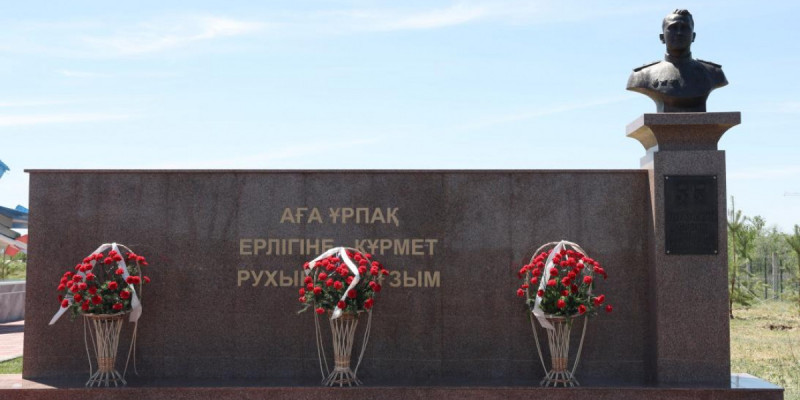 Талдықорған авиабазасына даңқты ұшқыш Сергей Луганскийдің есімі берілді