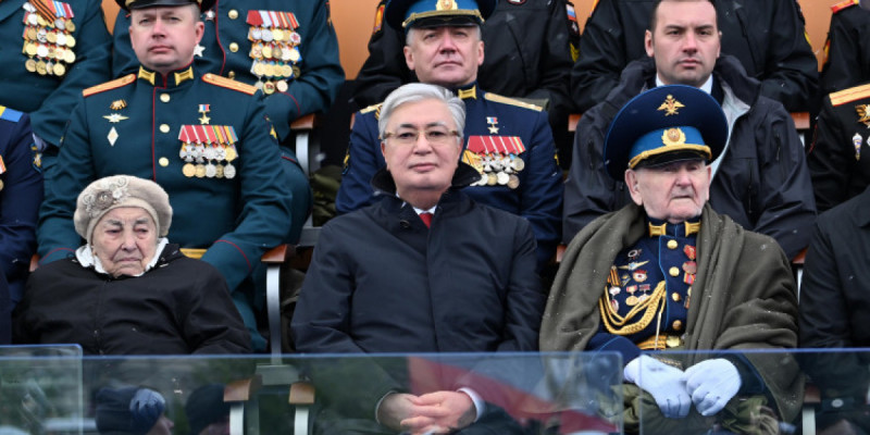 Қасым-Жомарт Тоқаев Жеңіс күніне арналған әскери парадқа қатысты