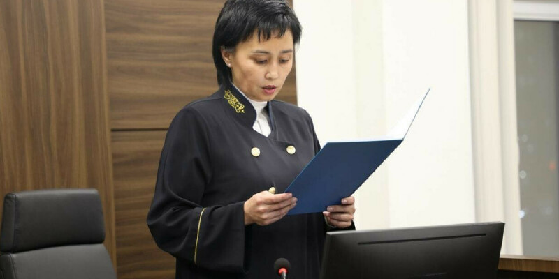 Бишімбаев ісі: Судья шешім шығару үшін алқабилерге қойылатын сұрақтарды оқыды