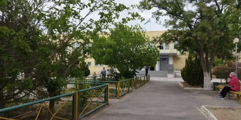 Ақтауда мектеп күзетшісі оқушы қызды зорламақ болған