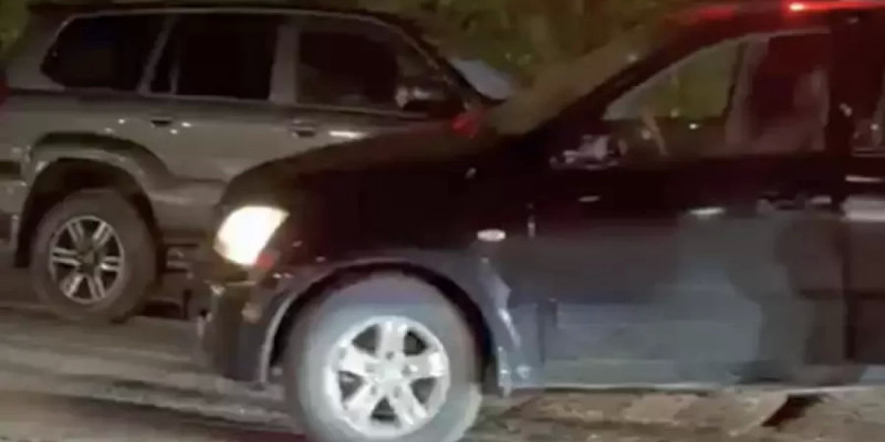 Ақтауда мас жүргізуші балалар мінген көлікке соқтығысқан
