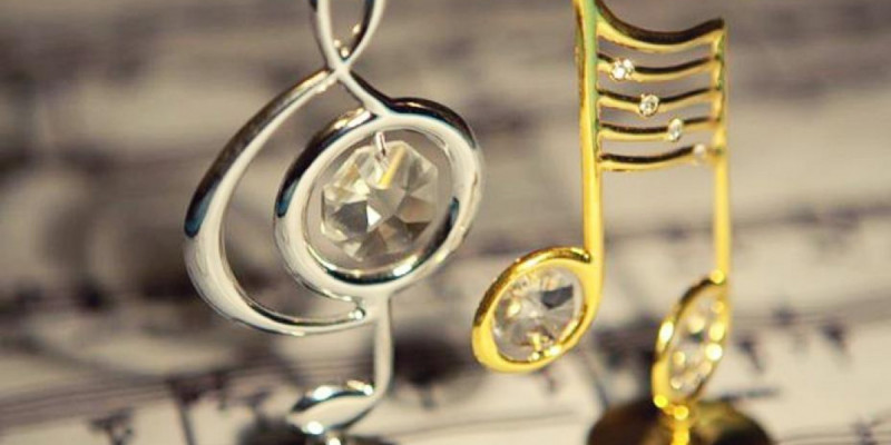 Бүгін  – Мәдениет және өнер қызметкерлерінің күні
