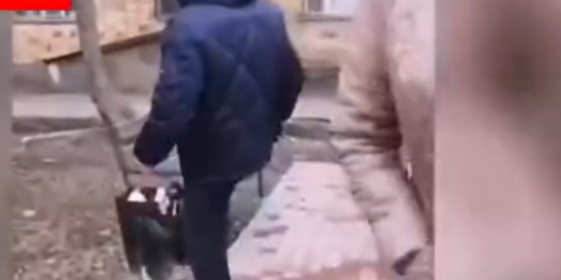 Қарағандыда аудан әкімі орынбасарының қоқыс жәшіктерін тепкен видеосы тарады