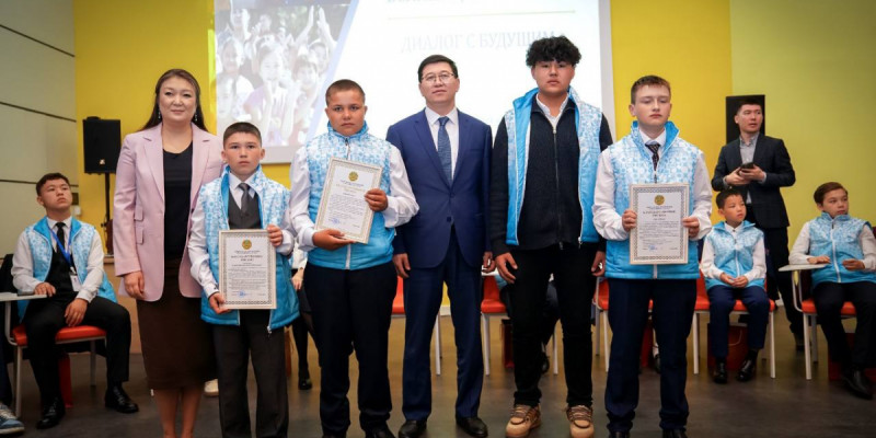 Оқу-ағарту министрлігі батырлық танытқан балаларды марапаттады