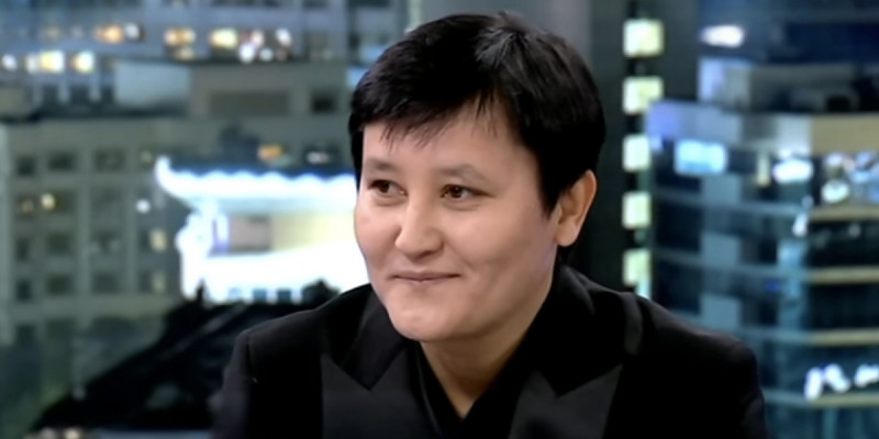 «Менсінбеушілікпен қарай бастады»: Нұржан Қалжан өнердегі достарынан көңілі қалған сәтін айтты
