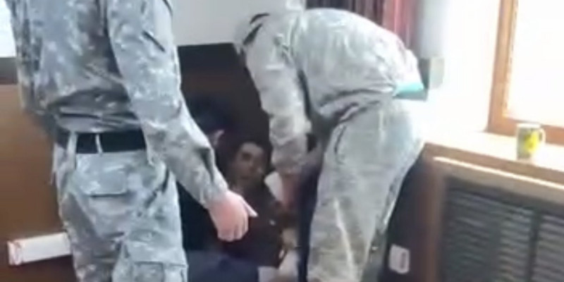 Атырауда ер адам сот кезінде өзіне қол салмақ болды