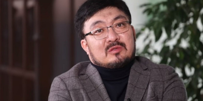 «Өзге ұлттың құшағында жүрсе қызғанамын»: Тоқтар Серіков қазақ қыздарына қатысты көзқарасын білдірді