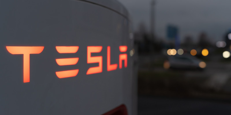Илон Маск Tesla сыйақы төлемесе, компаниядан кететінін мәлімдеді