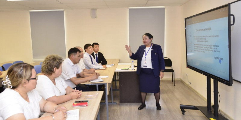 ҚазҰПУ мамандары Түркістан облысының мұғалімдеріне біліктілікті арттыру курсын өткізді