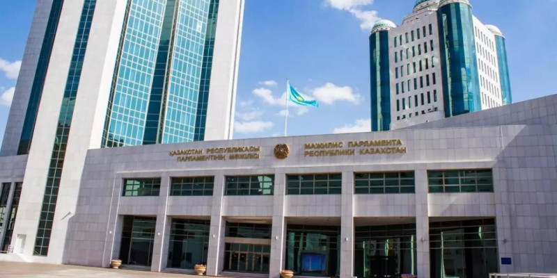 Депутаттар жаңа заң жобаларын жұмысқа алды