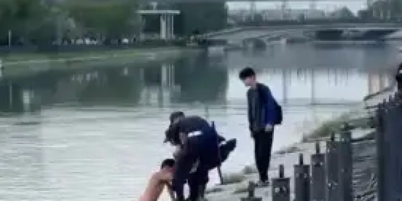 Астанада Ұлттық ұлан сарбазы жасөспірімді құтқарды (ВИДЕО)