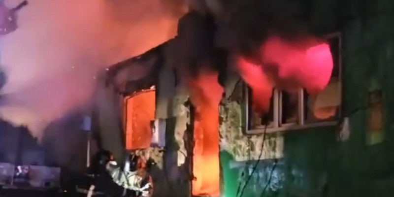 Астанада жатақхана өртеніп кетті (ВИДЕО)