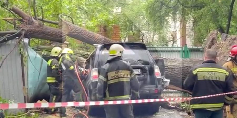 Қаза тапқандар бар: Мәскеуде жойқын дауыл болды
