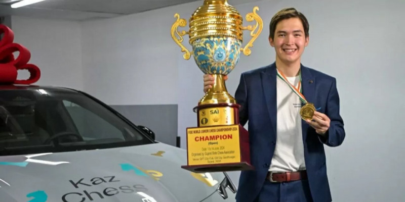 Шахматтан әлем чемпионы Қазыбек Нөгербекке автокөлік сыйға берілді