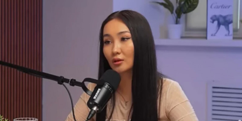 «Бәрін білесіздер»: Нұрила Ақберген өзін сынаған «Меломен» жігіттеріне жауап қайтарды