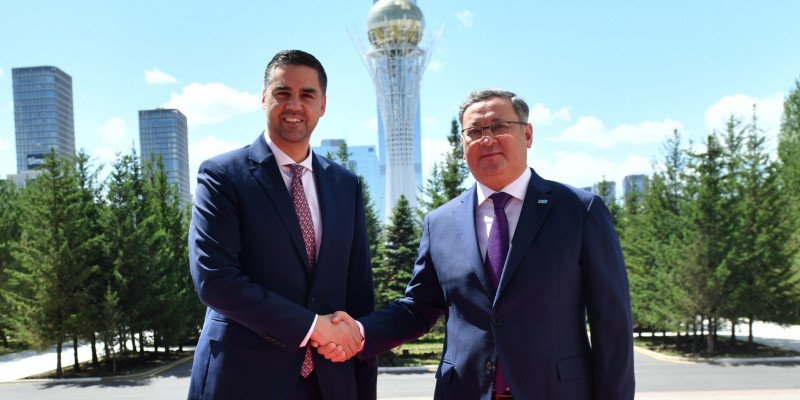 Иэн Борч ресми сапармен Қазақстанға келді