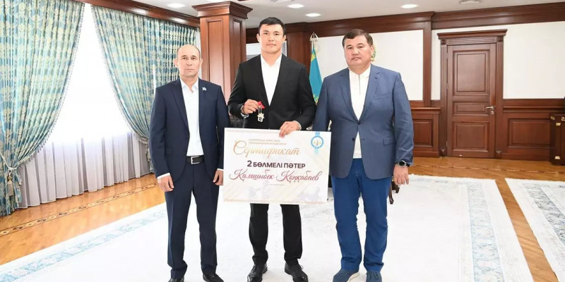 Қамшыбек Қоңқабаевқа екі бөлмелі пәтердің кілті берілді