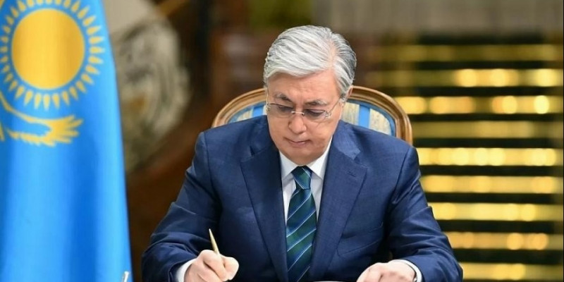 Президент букмекерлік жарнамаларға шектеу қоятын заңға қол қойды