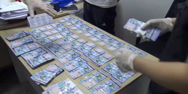 Қостанайлық шенеунік мердігерден 9 млн теңге алып жатқан жерінен ұсталды