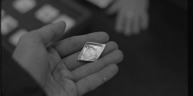 Бразилиялық суретші Британ мұражайынан тарихи жәдігерді ұрлап, қайырымдылық жәшігіне салып кеткен