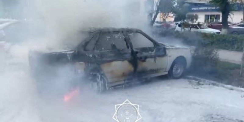 Астанада автотұрақта тұрған көлік өртеніп кетті