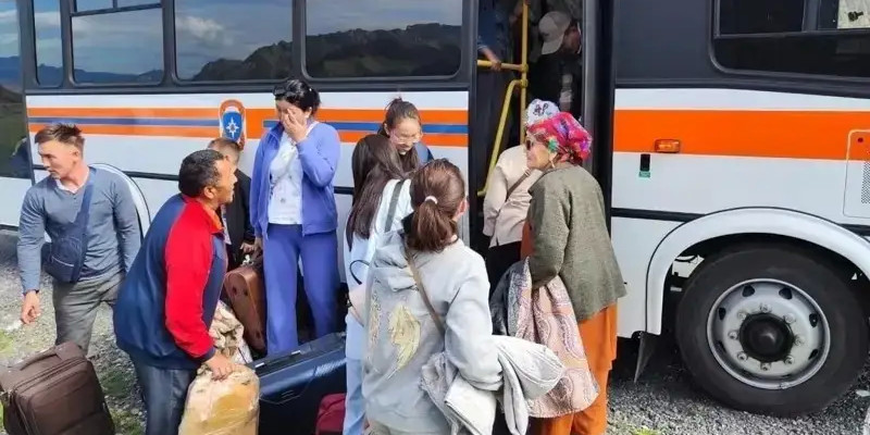 Автобус өртеніп кетті: Астанадан Моңғолияға бара жатқан қазақстандықтар зардап шекті ме