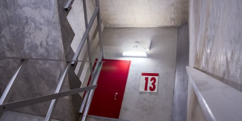 «Еш жері сынбаған»: 13-қабаттан құлаған 22 жастағы қыз аман қалды (ВИДЕО)