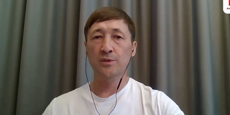 «10 түрлі ұсыныс болды»: Марат Әйтенов әйелін неге үйден күштеп алып шыққанын түсіндірді