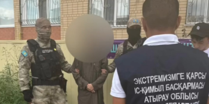 18 жастағы атыраулық тұрғын тыйым салынған материалдарды таратқан