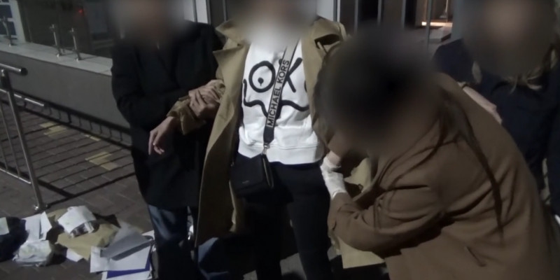 Бишімбаевтың жазасын жеңілдету үшін 100 млн теңге сұраған әйел қамауға алынды