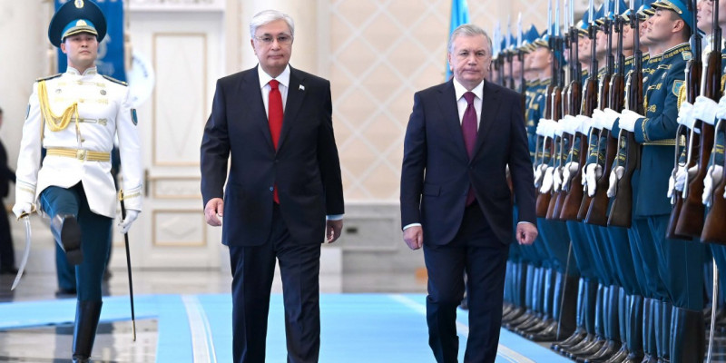 Тоқаев Өзбекстан президентін Ақордада қарсы алды