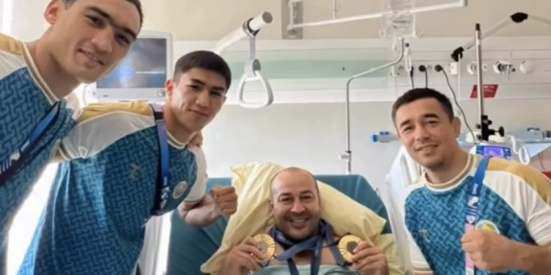 Олимпиада чемпионы атанған өзбек боксшылары Париждің ауруханасында жатқан Толқын Қылышевке барды (ВИДЕО)