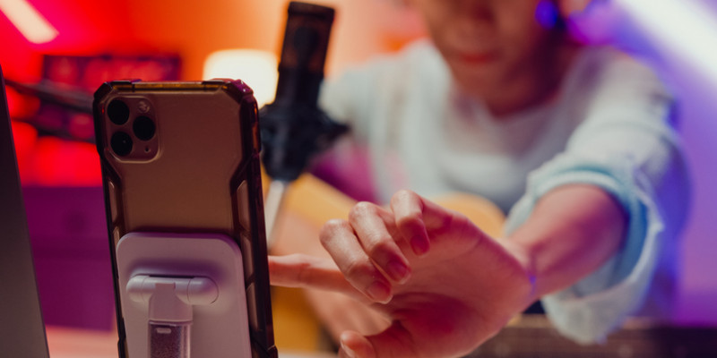 «TikTok» желісінде құмар ойын ұйымдастырған 2 блогерге сот үкімі шықты