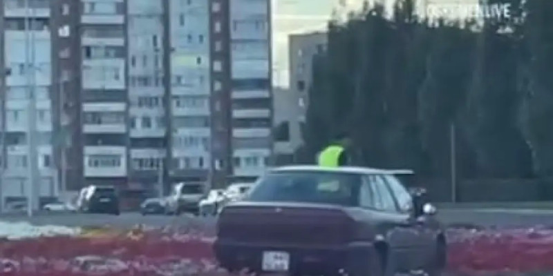 Өскеменде мас жүргізуші гүлзарға кіріп кеткен