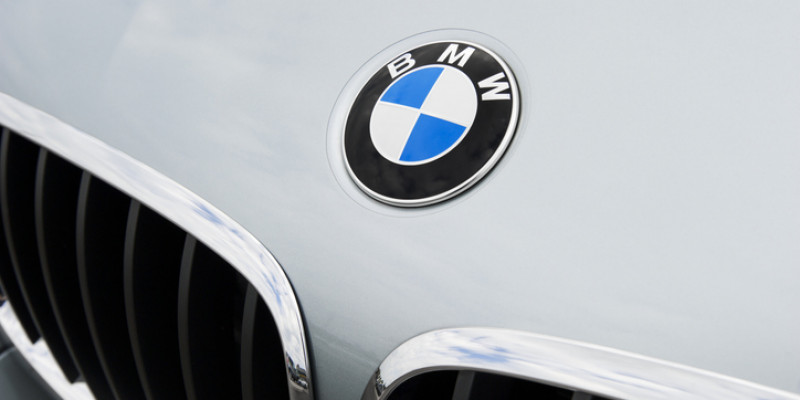 "Өртеніп кетуі мүмкін": BMW 720 мыңнан астам көлікті кері қайтарып алады