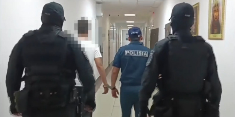 Сәтбаев қаласында бір топ жасөспірім төбелесіп қалған (ВИДЕО)