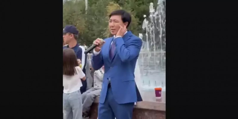 Өскемен әкімі қала тұрғындарына ән айтып берді