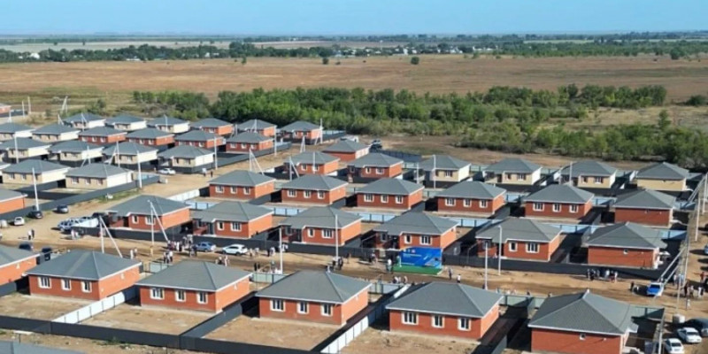Су тасқынынан зардап шеккен Орал тұрғындарына 375 үйдің кілті табысталды