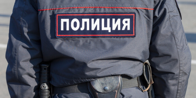 Шымкент тұрғыны көшеде полицейдің арқасына пышақ сұққан